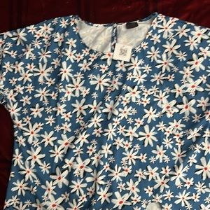 Super cute short sleeve blouse with tags